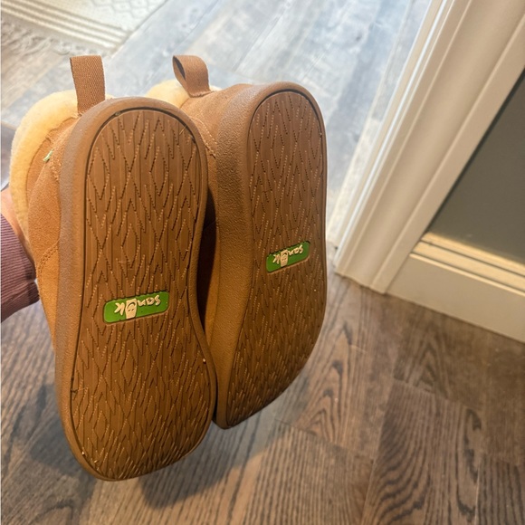 Cozy Tan Boots - Picture 4 of 5